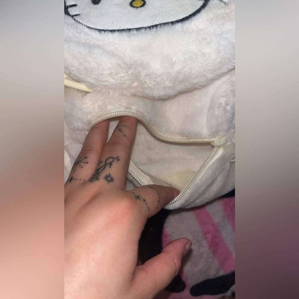 Hello Kitty BackPack - Picture 3 of 4